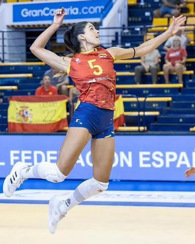 volleyball-athlete-spike